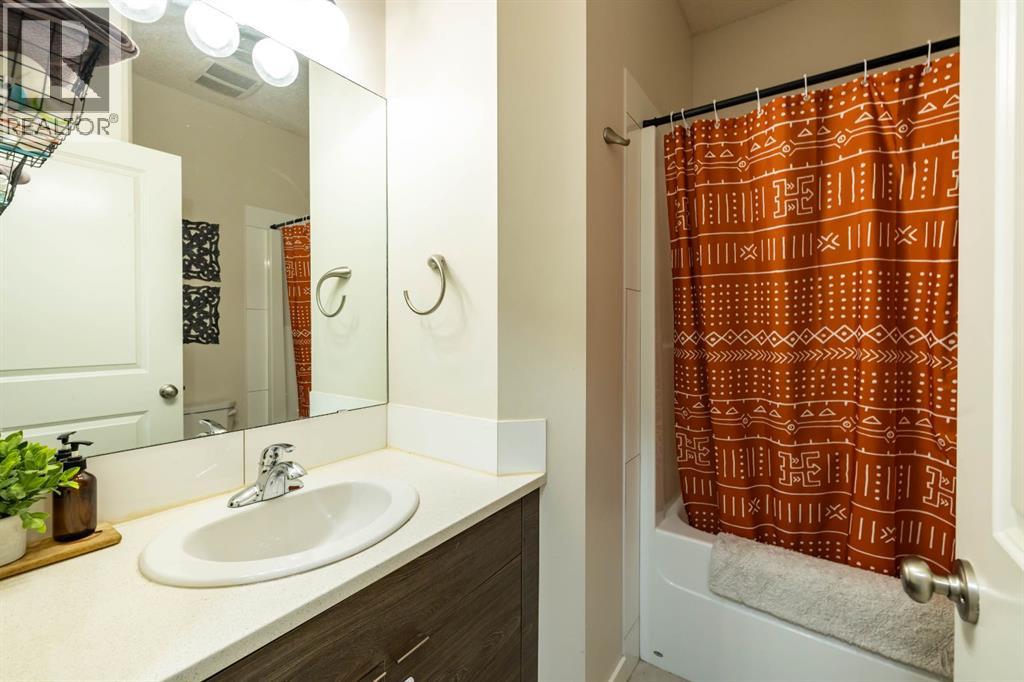 1015 Mt Sundance Manor W, Lethbridge, Alberta  T1J 5J9 - Photo 11 - A2268900