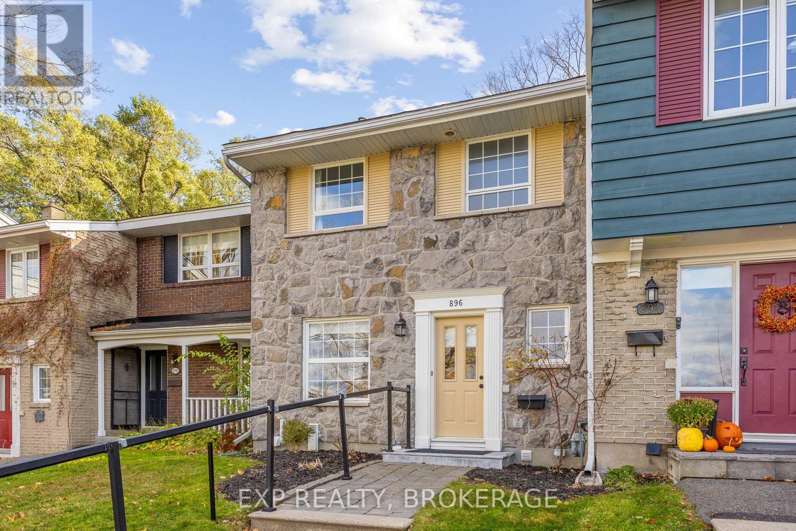 896 Walkley Road, Ottawa, Ontario  K1V 6R5 - Photo 1 - X12524856