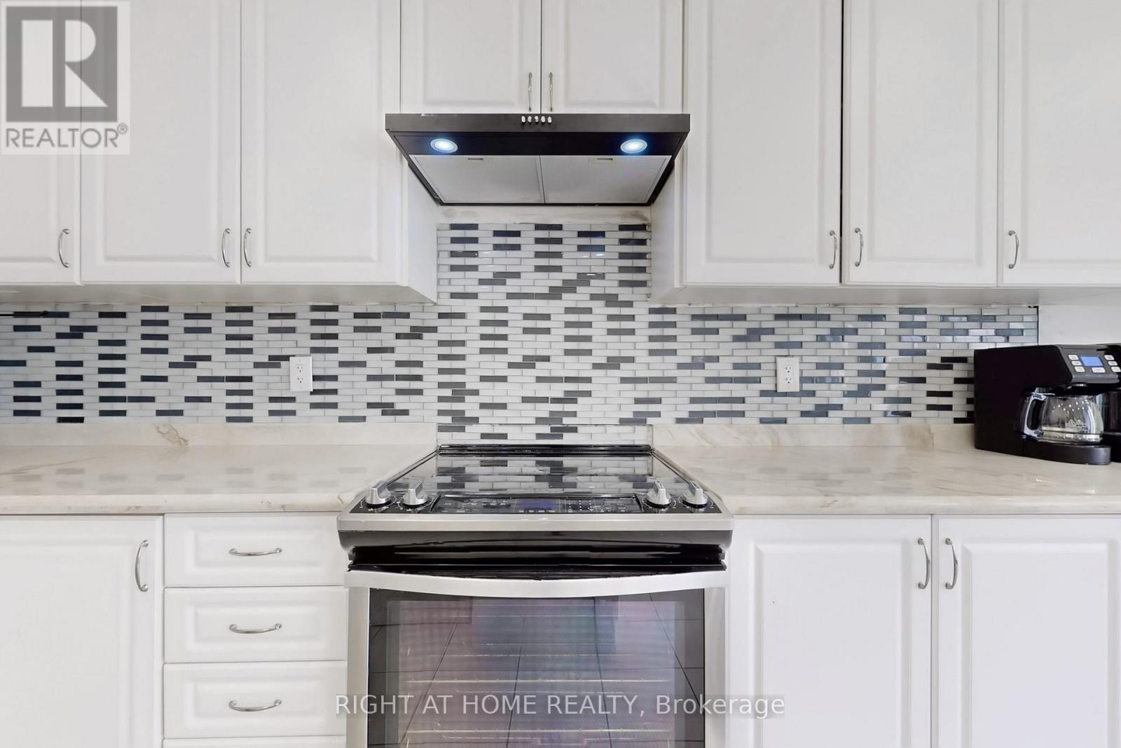 423 Grindstone Trail, Oakville, Ontario  L6H 0S1 - Photo 10 - W12524818