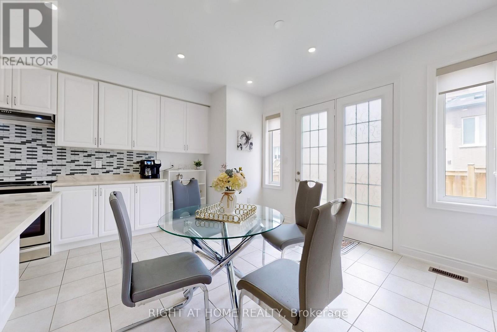 423 Grindstone Trail, Oakville, Ontario  L6H 0S1 - Photo 12 - W12524818