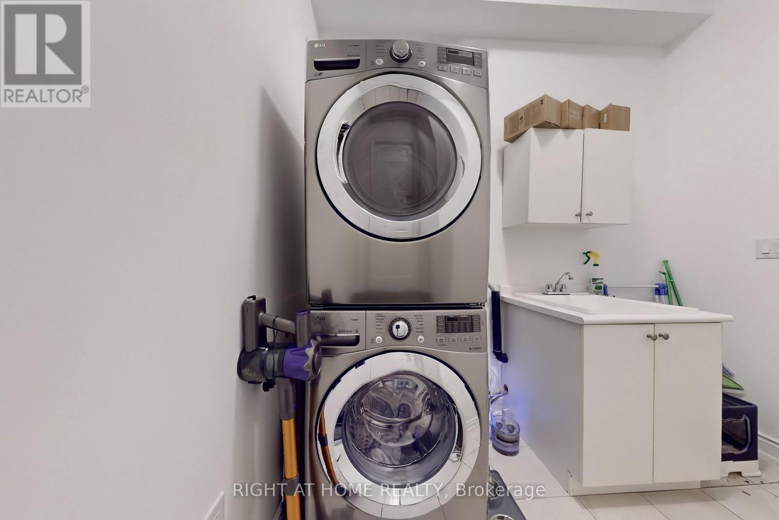 423 Grindstone Trail, Oakville, Ontario  L6H 0S1 - Photo 13 - W12524818