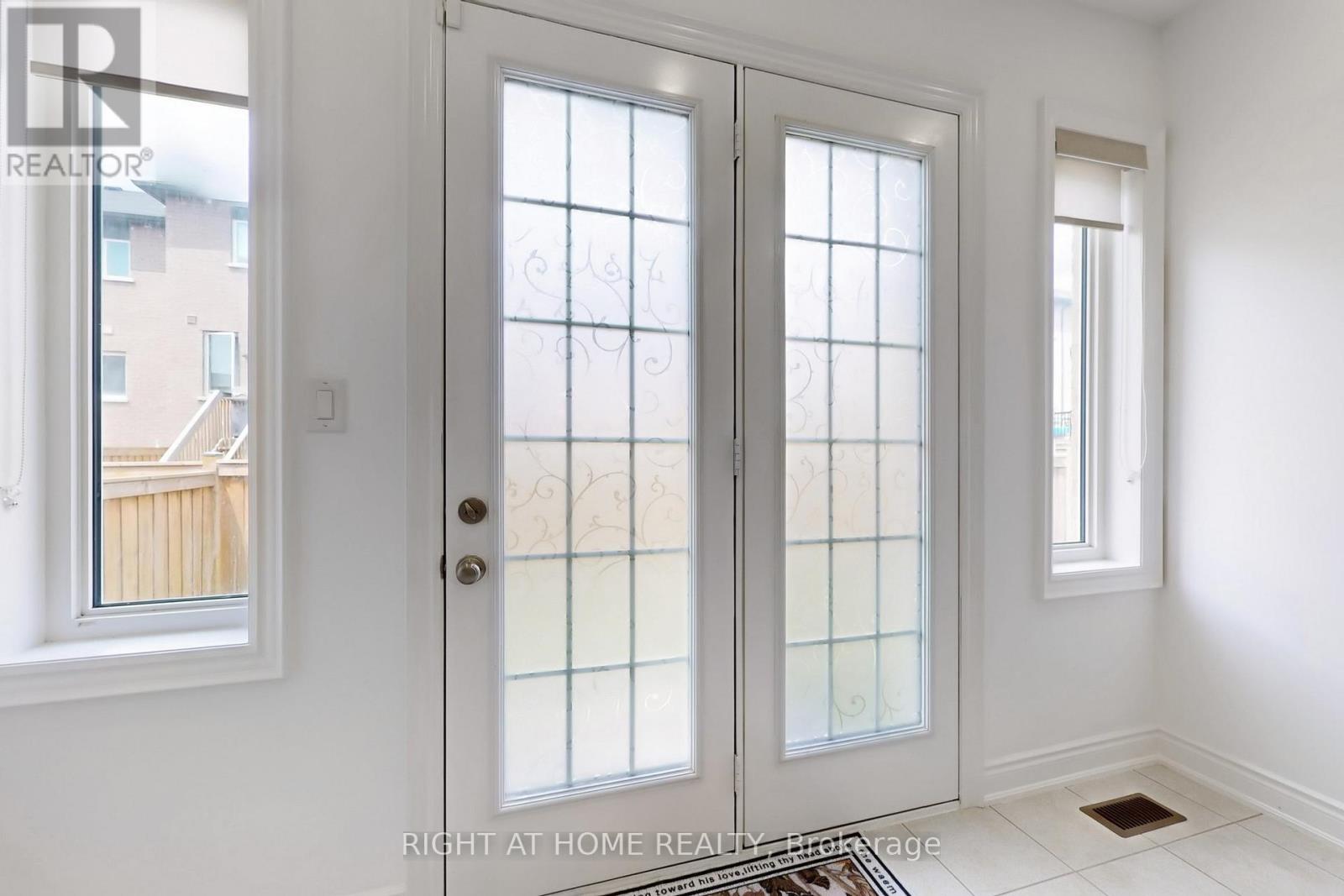 423 Grindstone Trail, Oakville, Ontario  L6H 0S1 - Photo 15 - W12524818