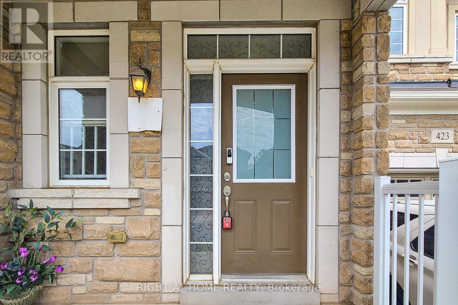 423 Grindstone Trail, Oakville, Ontario  L6H 0S1 - Photo 2 - W12524818