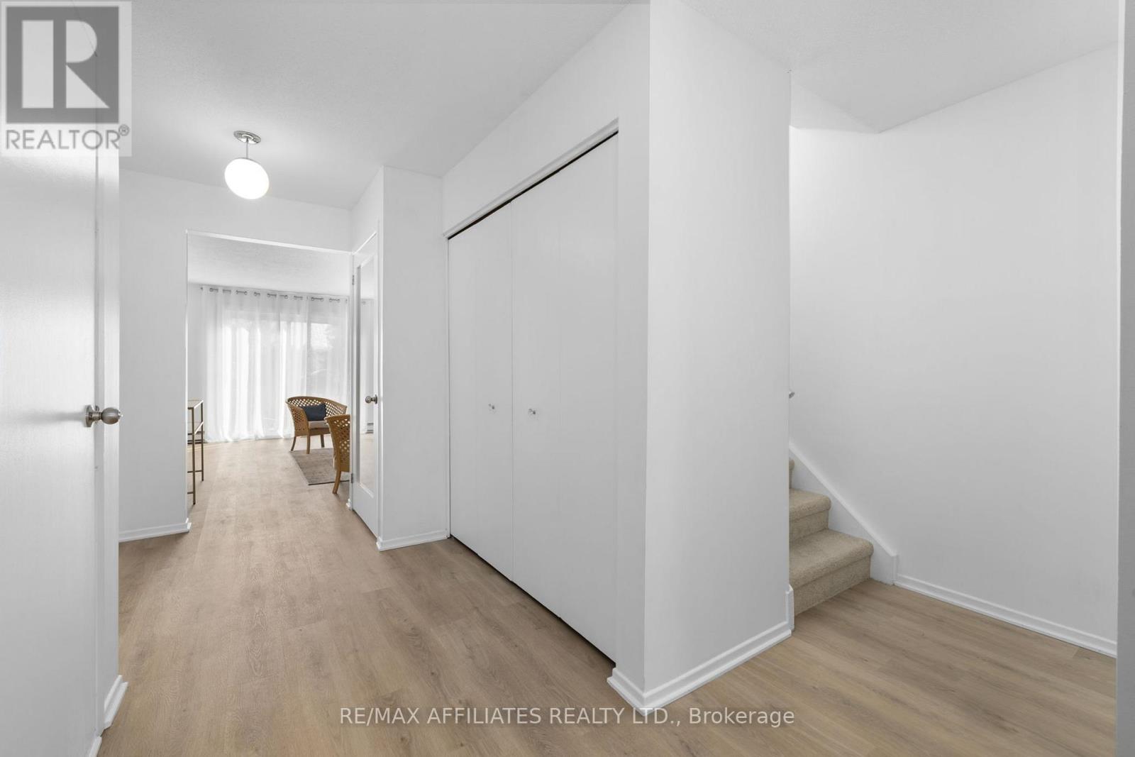 12 Selye Crescent, Ottawa, Ontario  K2K 1C9 - Photo 5 - X12524834