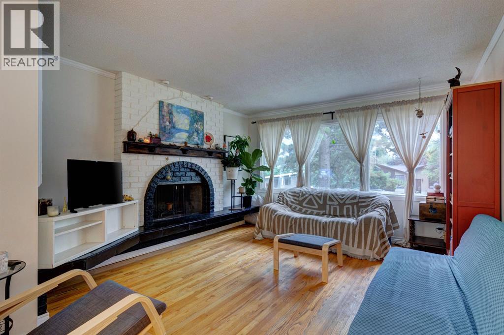 Property at 3608 58 Avenue SW image 2