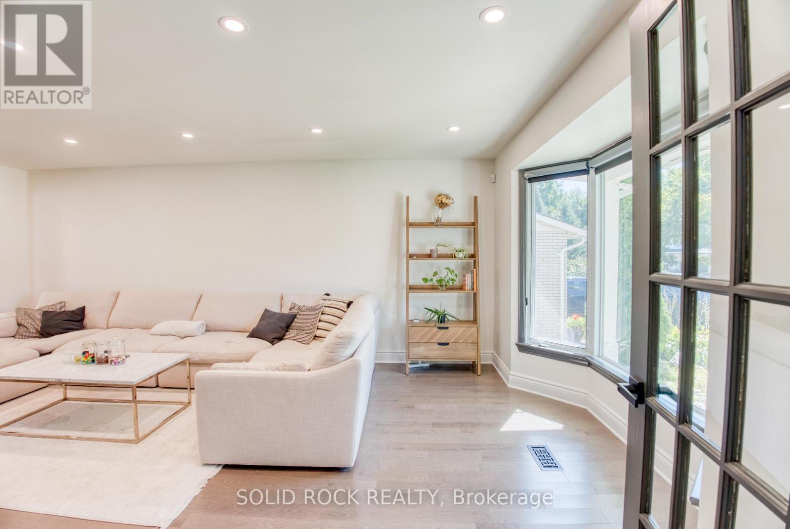 13 Weatherwood Crescent, Ottawa, Ontario  K2E 7C5 - Photo 5 - X12409317