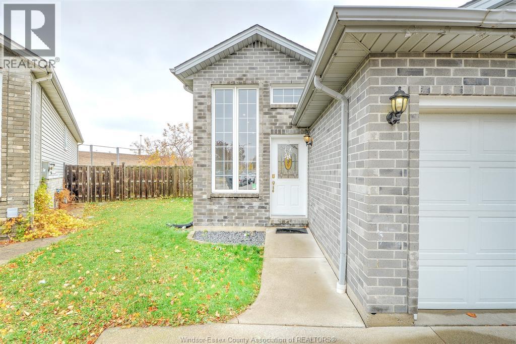 1694 Sagebrush Court, Windsor, Ontario N9G 3B8 - Photo 3 - 25028359