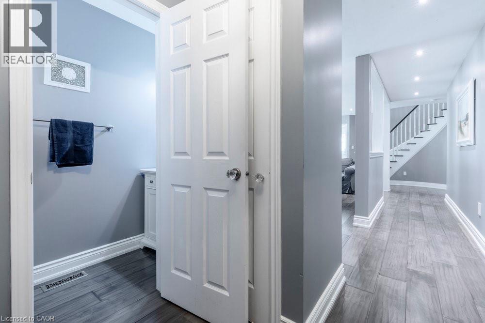 15 Buttercup Crescent, Waterdown, Ontario  L8B 0X9 - Photo 4 - 40768155