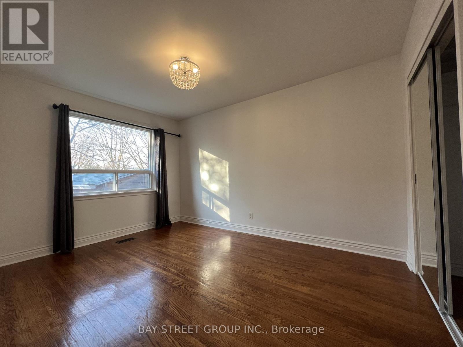 382 Blue Grass Boulevard, Richmond Hill, Ontario  L4C 3H4 - Photo 4 - N12524854