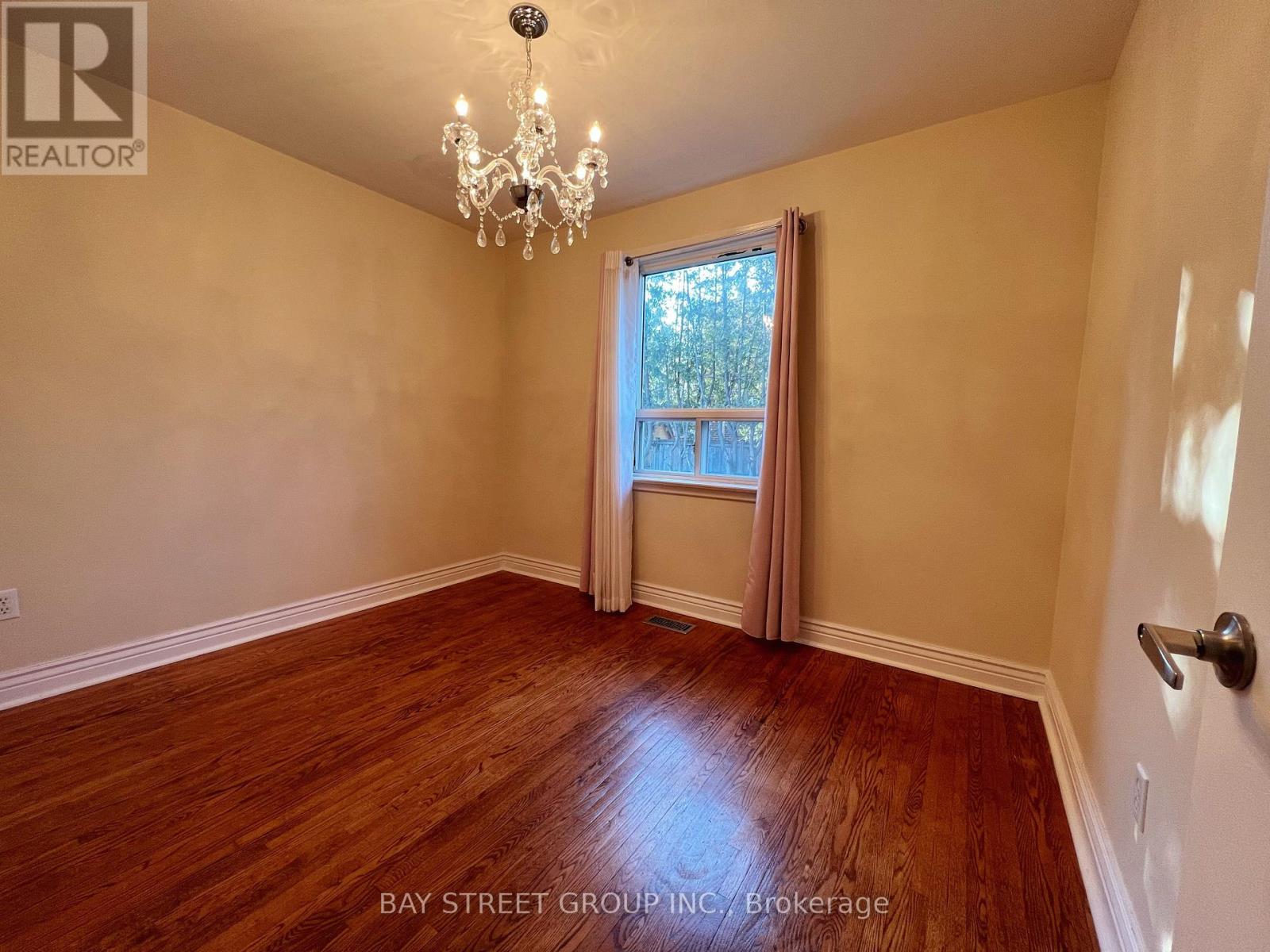 382 Blue Grass Boulevard, Richmond Hill, Ontario  L4C 3H4 - Photo 5 - N12524854