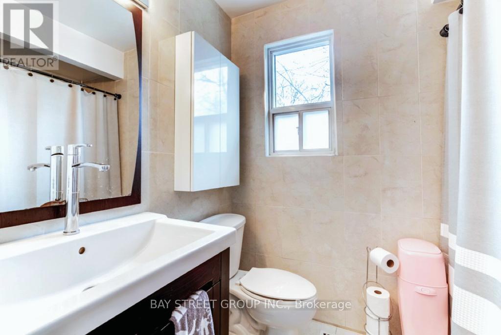 382 Blue Grass Boulevard, Richmond Hill, Ontario  L4C 3H4 - Photo 8 - N12524854