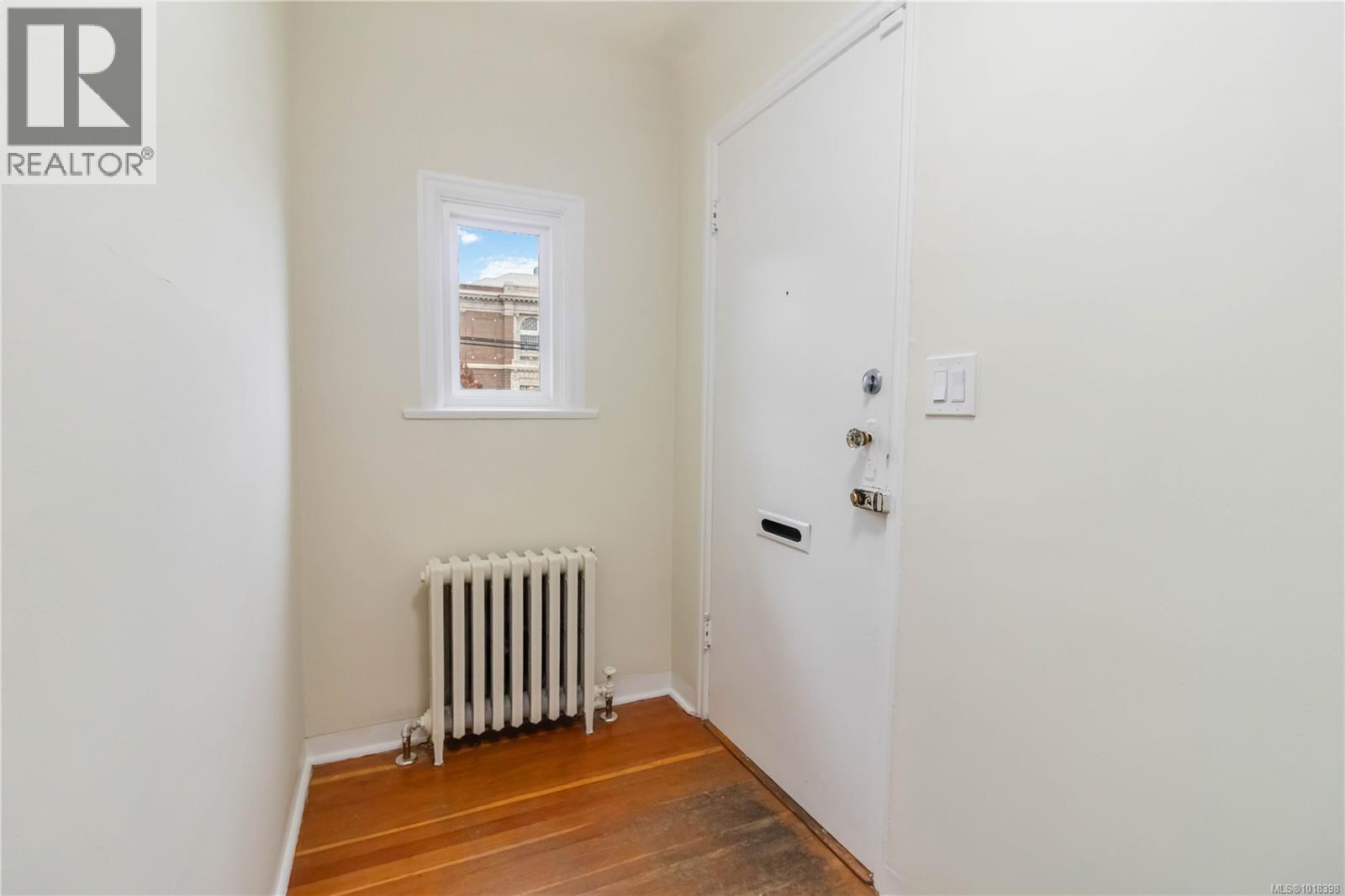 1835 Fernwood Rd, Victoria, British Columbia  V8T 2Y5 - Photo 10 - 1018398