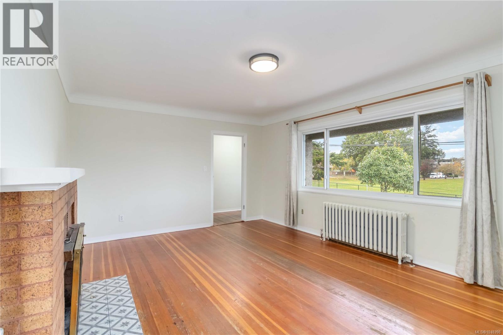 1835 Fernwood Rd, Victoria, British Columbia  V8T 2Y5 - Photo 14 - 1018398