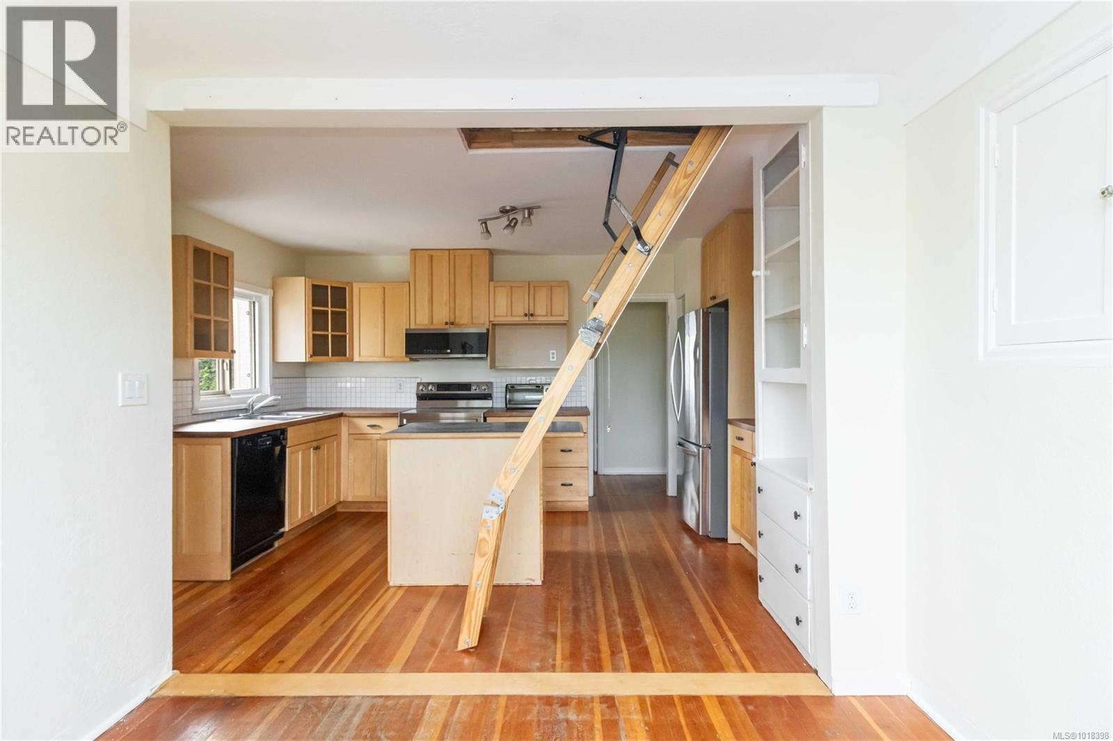 1835 Fernwood Rd, Victoria, British Columbia  V8T 2Y5 - Photo 33 - 1018398