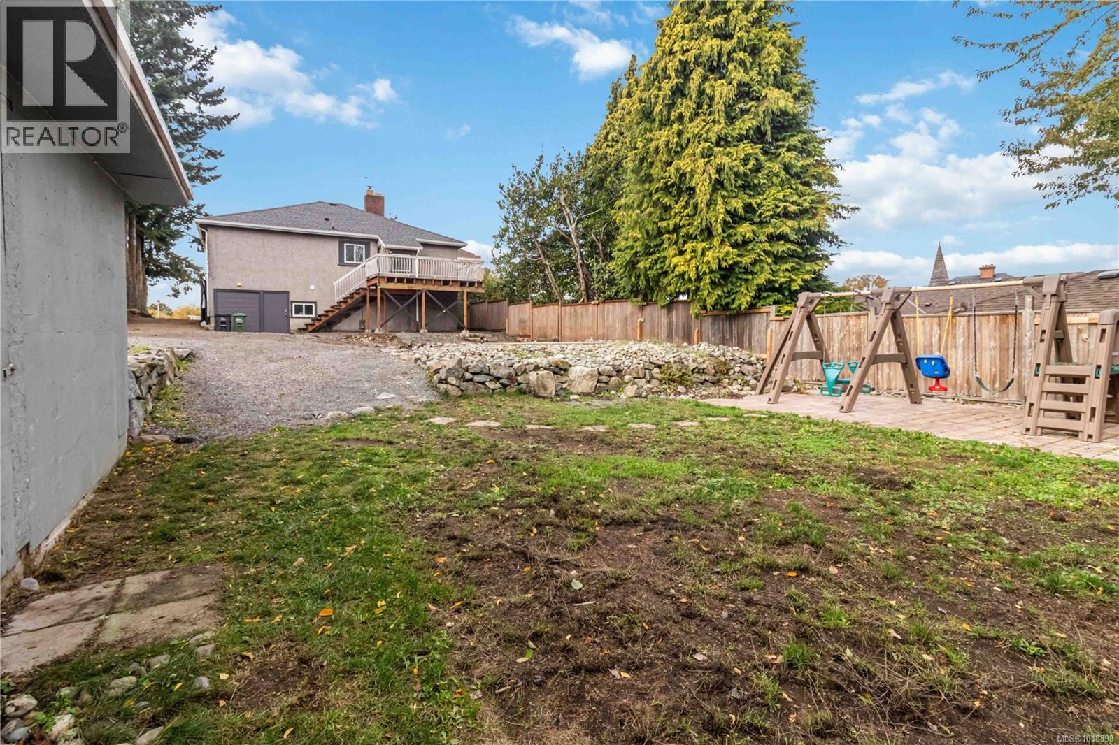 1835 Fernwood Rd, Victoria, British Columbia  V8T 2Y5 - Photo 49 - 1018398