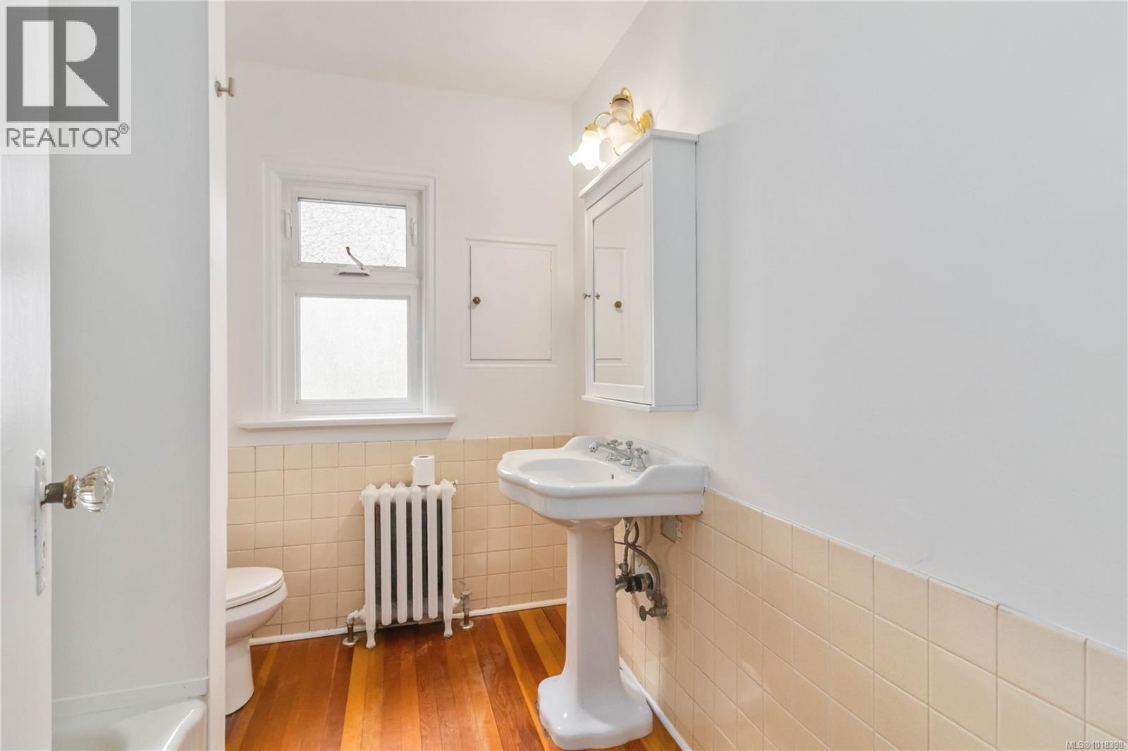 1835 Fernwood Rd, Victoria, British Columbia  V8T 2Y5 - Photo 23 - 1018398