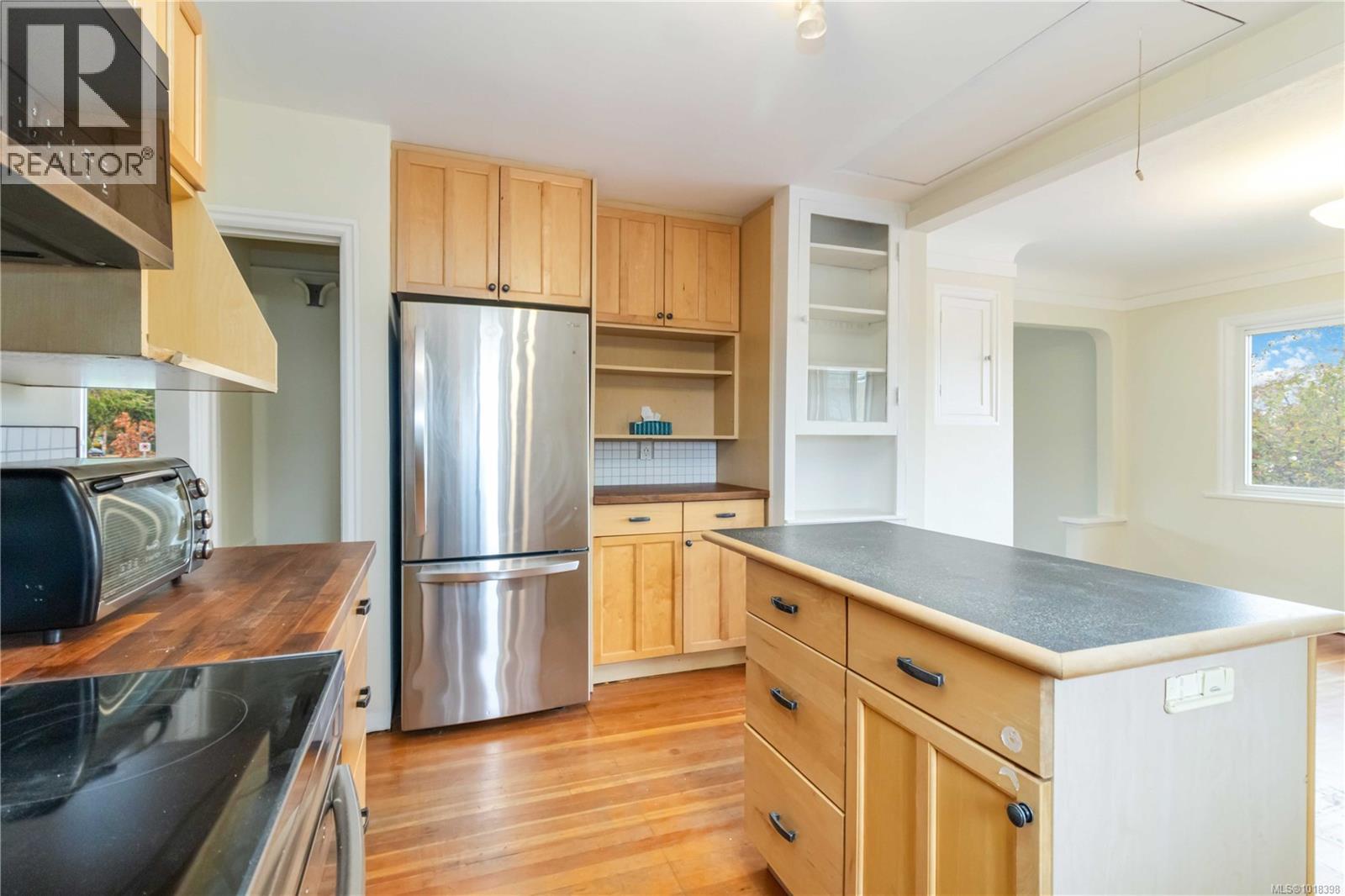 1835 Fernwood Rd, Victoria, British Columbia  V8T 2Y5 - Photo 22 - 1018398