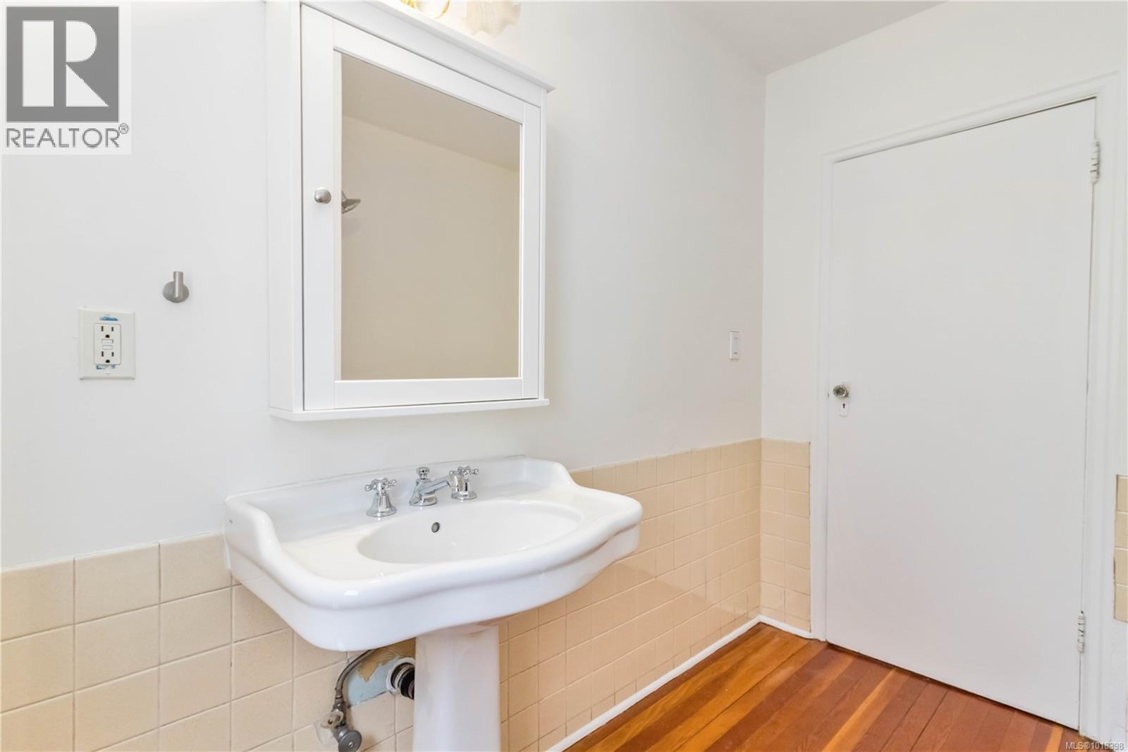 1835 Fernwood Rd, Victoria, British Columbia  V8T 2Y5 - Photo 24 - 1018398