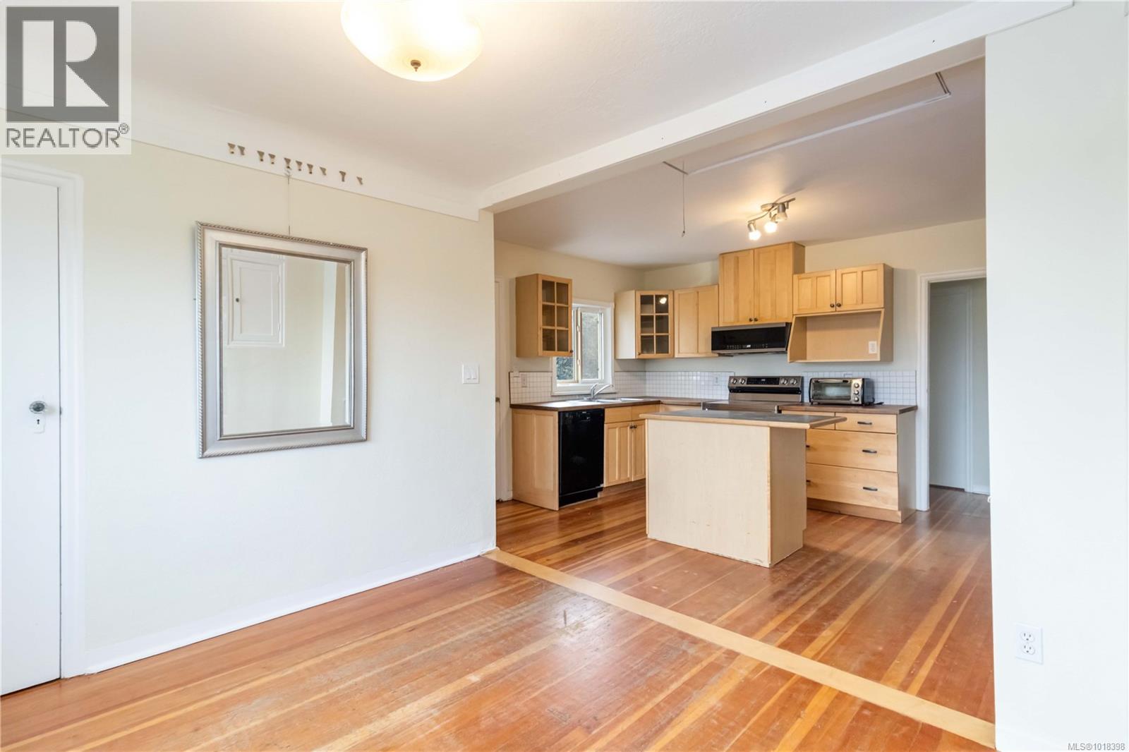 1835 Fernwood Rd, Victoria, British Columbia  V8T 2Y5 - Photo 17 - 1018398