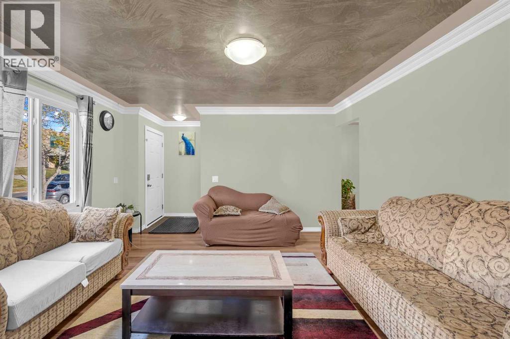 1019 Falworth Road Ne, Calgary, Alberta  T3J 1C7 - Photo 4 - A2259961