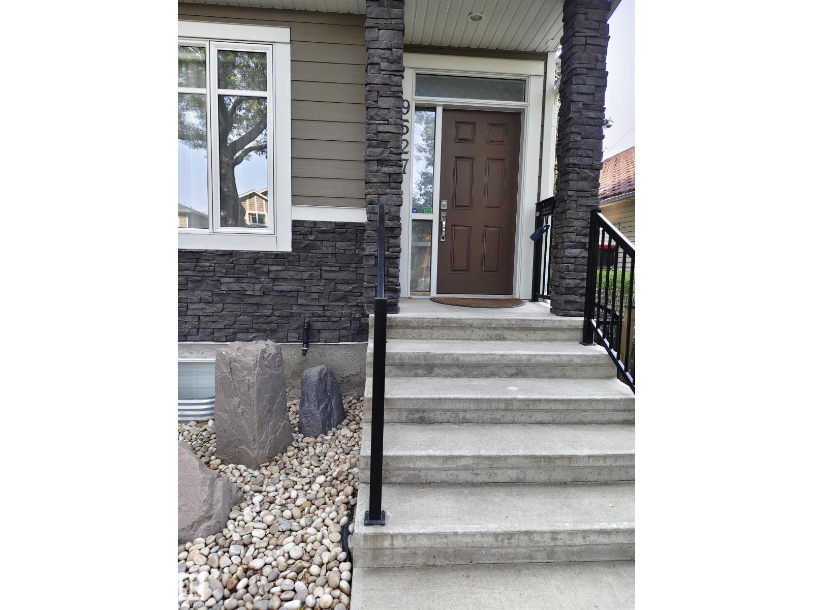 9527 75 Av Nw, Edmonton, Alberta  T6E 1H5 - Photo 3 - E4457693
