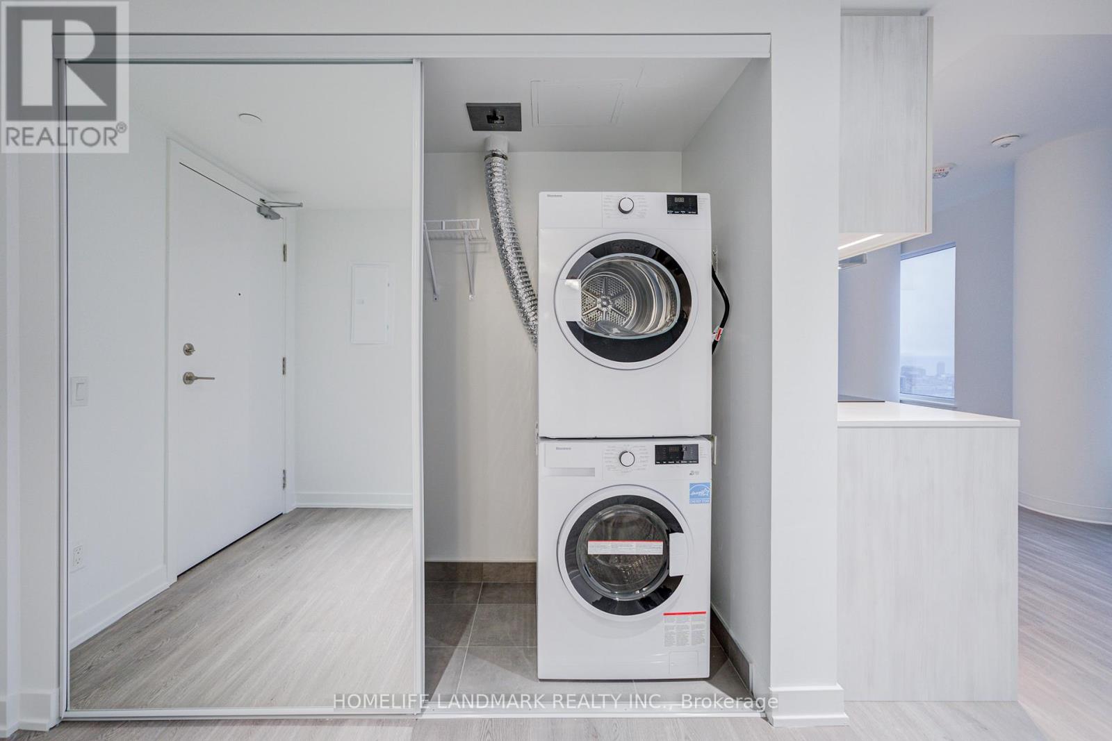 5611 - 8 Wellesley Street W, Toronto, Ontario  M4Y 0J5 - Photo 16 - C12524866