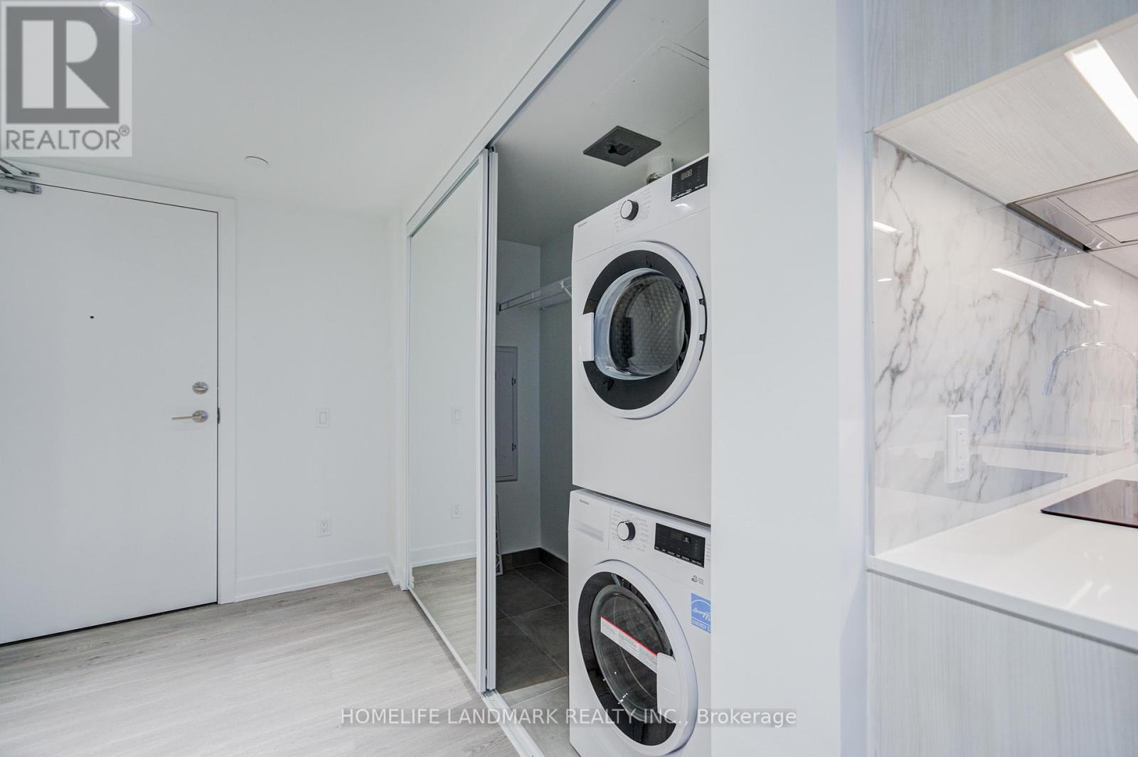 5611 - 8 Wellesley Street W, Toronto, Ontario  M4Y 0J5 - Photo 17 - C12524866