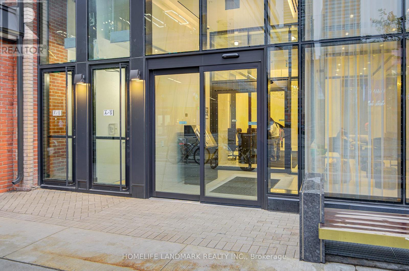 5611 - 8 Wellesley Street W, Toronto, Ontario  M4Y 0J5 - Photo 4 - C12524866