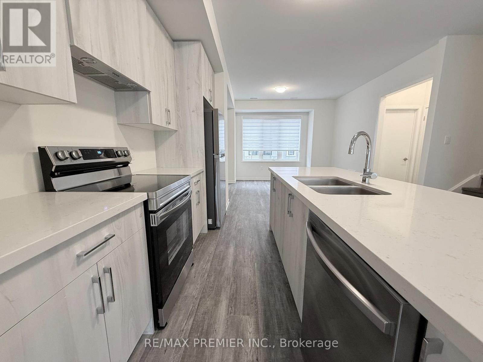 10 Kingbird Common, Cambridge, Ontario N1T 0H4 - Photo 6 - X12524832