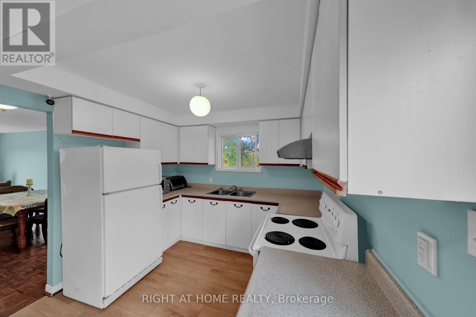 138 45th Street N, Wasaga Beach, Ontario L9Z 1Z2 - Photo 5 - S12524890