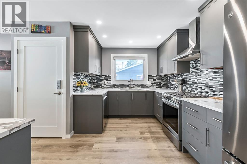 128 Queen Alexandra Close Se, Calgary, Alberta  T2J 3P8 - Photo 10 - A2262916