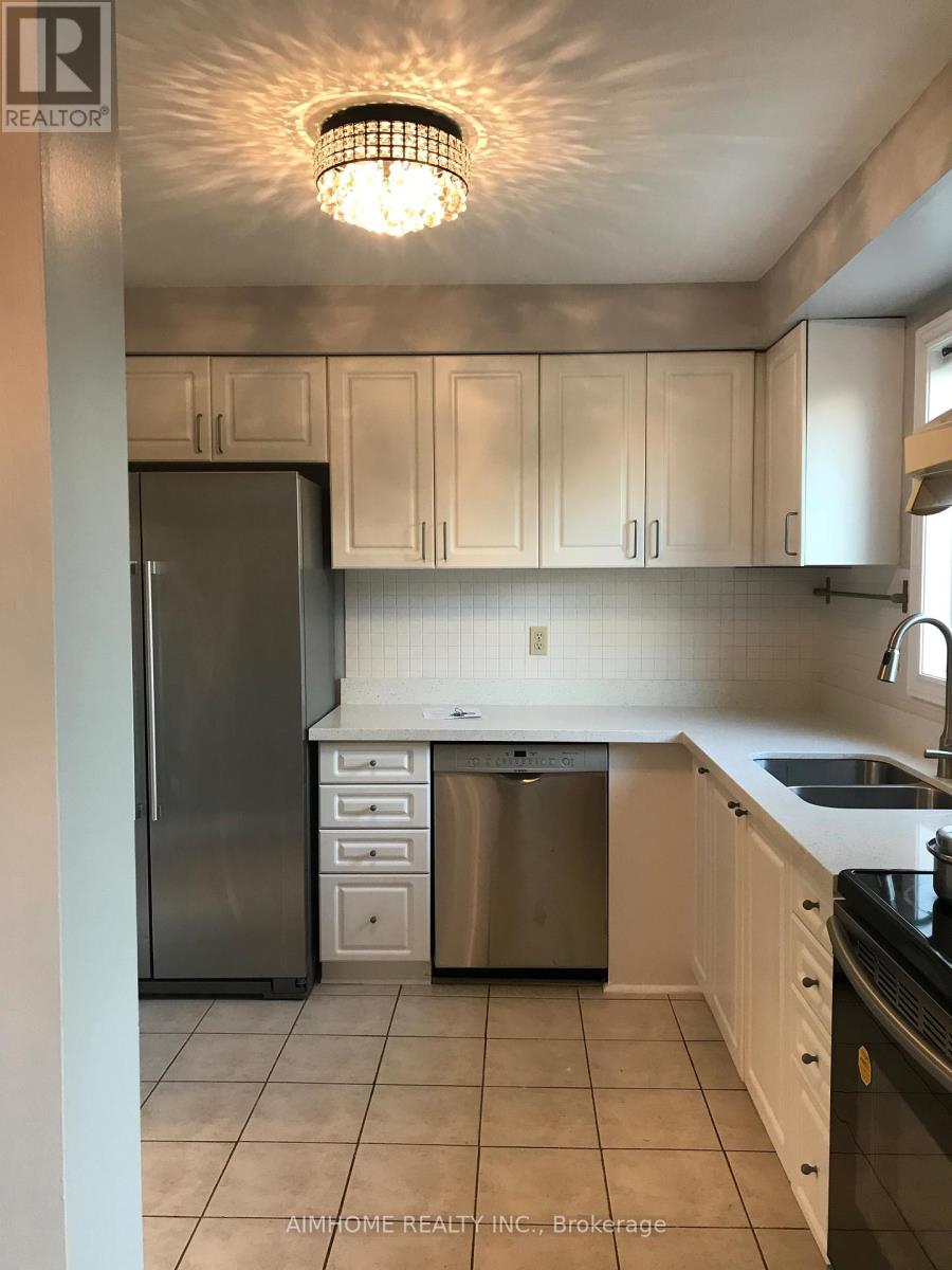 5095 Sunray Drive, Mississauga, Ontario L5R 2W2 - Photo 5 - W12524882