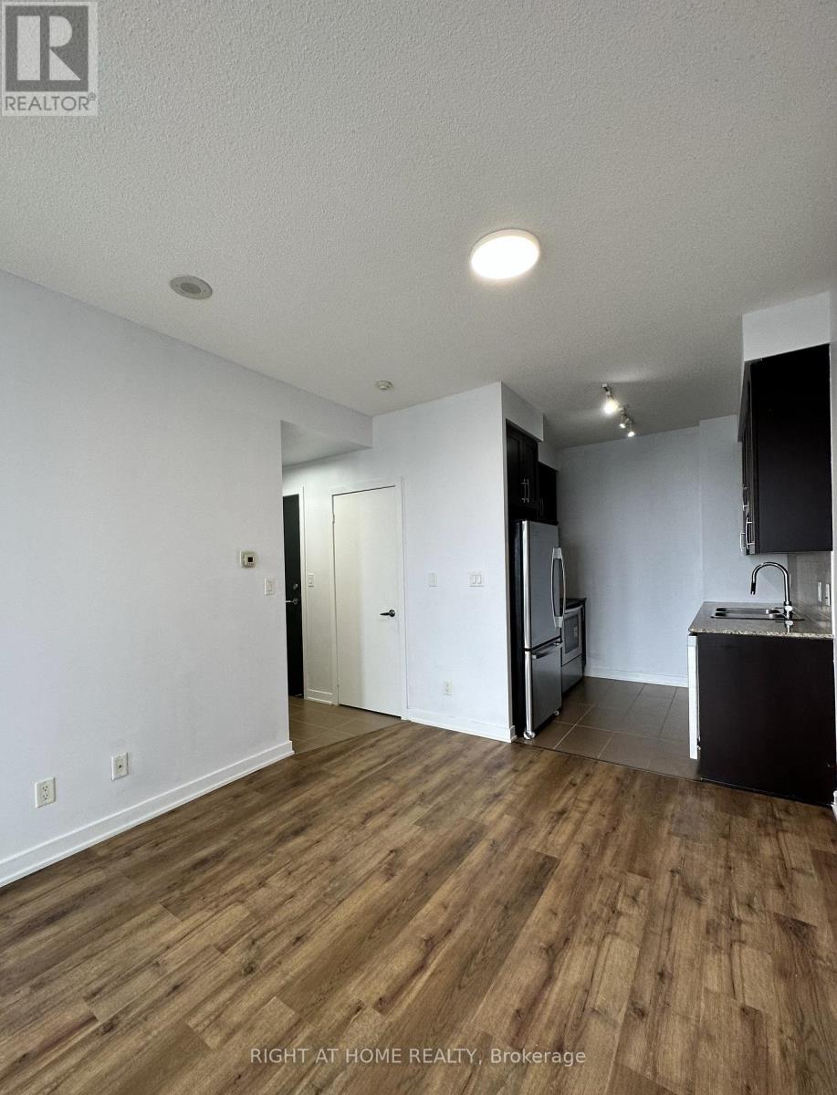 1806 - 4070 Confederation Parkway, Mississauga, Ontario L5B 0E9 - Photo 11 - W12524896