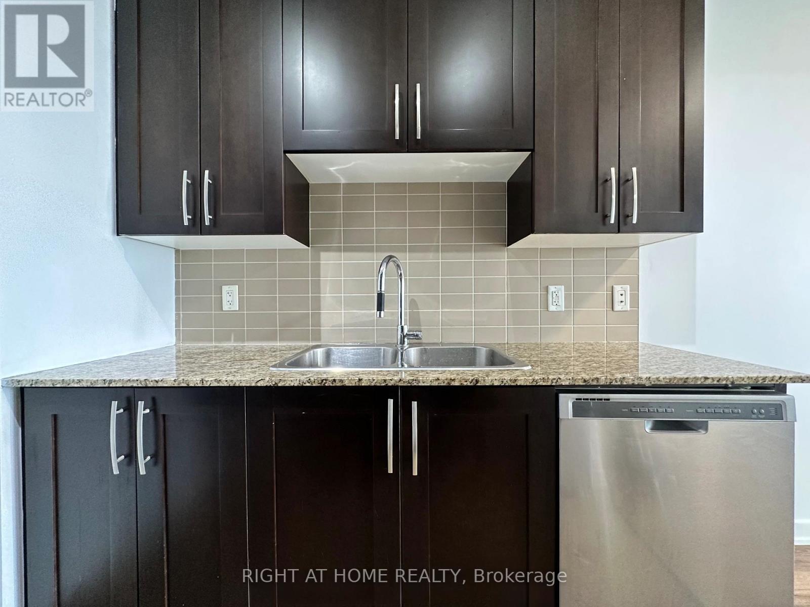 1806 - 4070 Confederation Parkway, Mississauga, Ontario L5B 0E9 - Photo 14 - W12524896