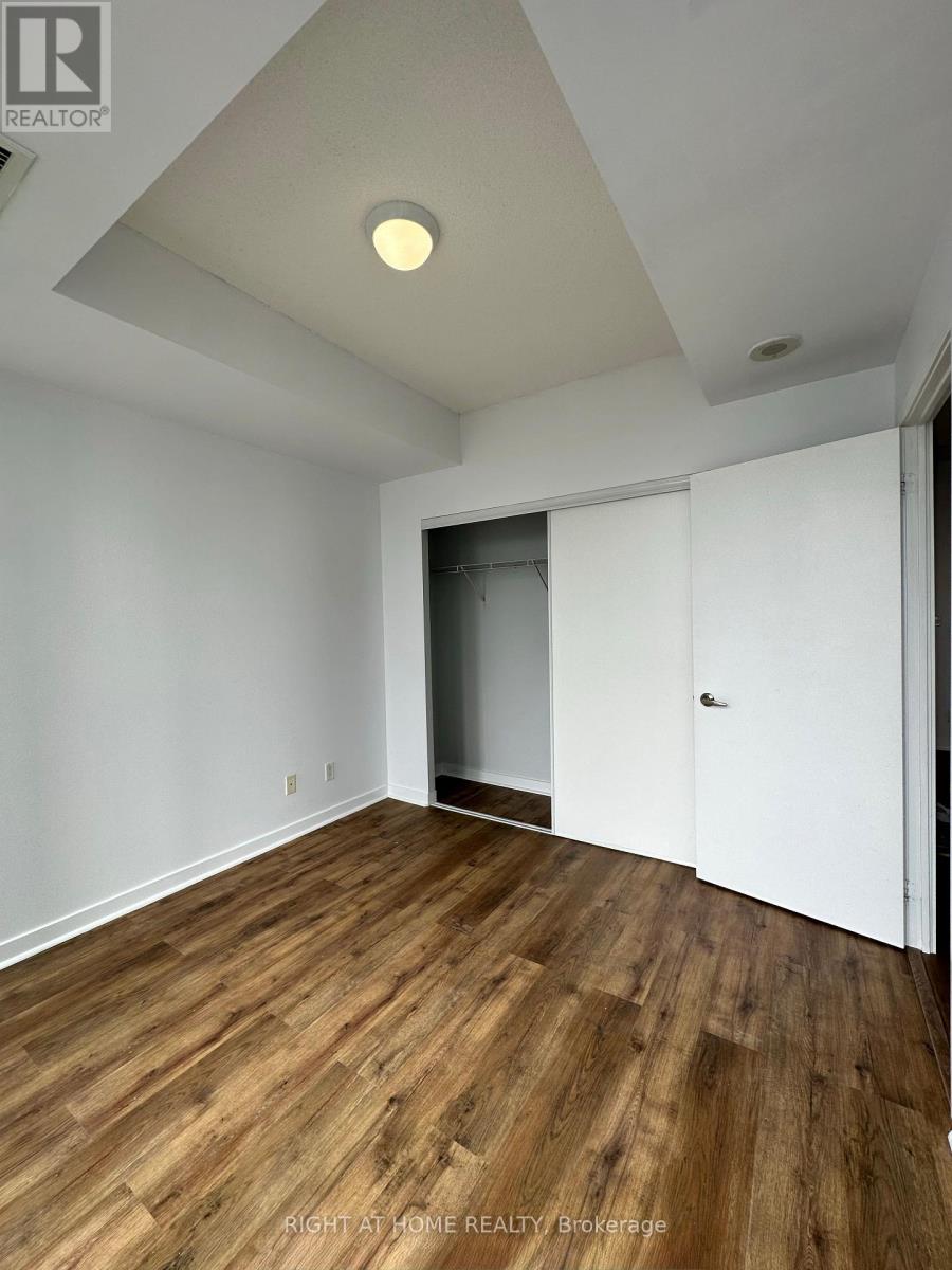 1806 - 4070 Confederation Parkway, Mississauga, Ontario L5B 0E9 - Photo 8 - W12524896