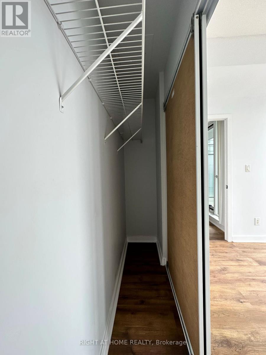 1806 - 4070 Confederation Parkway, Mississauga, Ontario L5B 0E9 - Photo 9 - W12524896