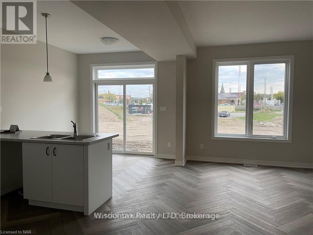 29 Noah, St. Catharines, Ontario L2P 0G1 - Photo 3 - X12524902