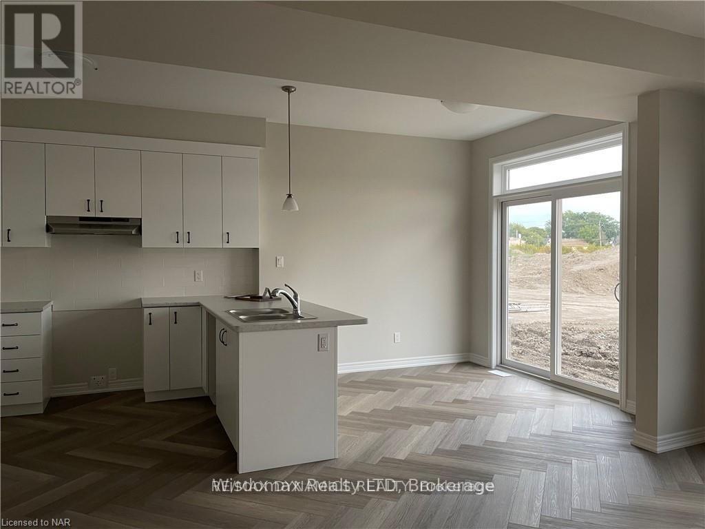 29 Noah, St. Catharines, Ontario L2P 0G1 - Photo 4 - X12524902