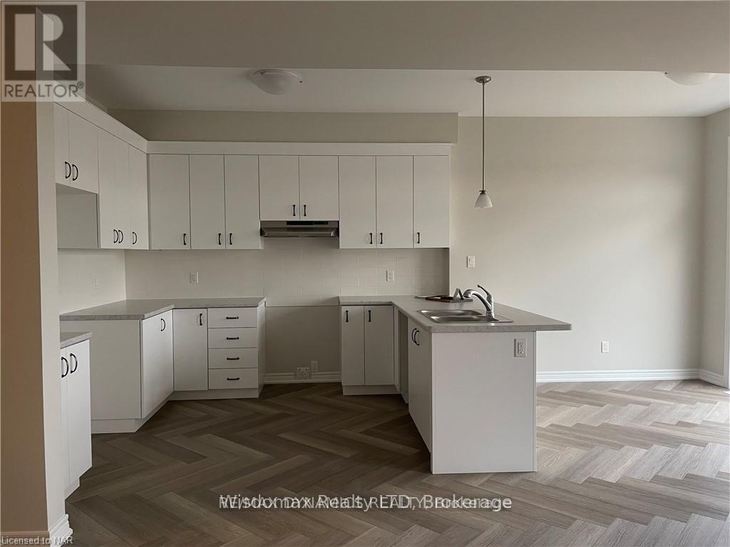 29 Noah, St. Catharines, Ontario L2P 0G1 - Photo 5 - X12524902