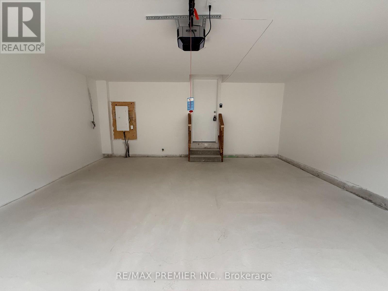 12 Kingbird Common, Cambridge, Ontario N1T 0H4 - Photo 3 - X12524874