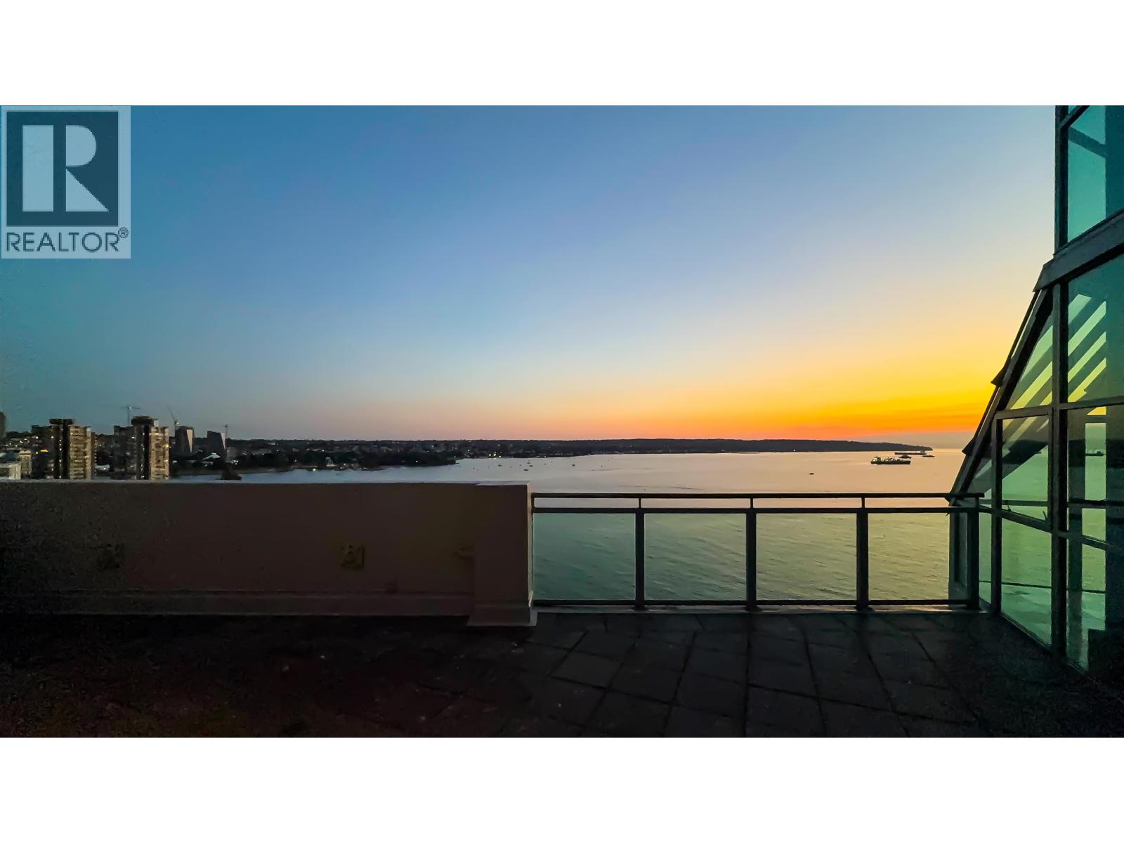 17 1861 Beach Avenue, Vancouver, British Columbia  V7Y 1B8 - Photo 3 - R3055949