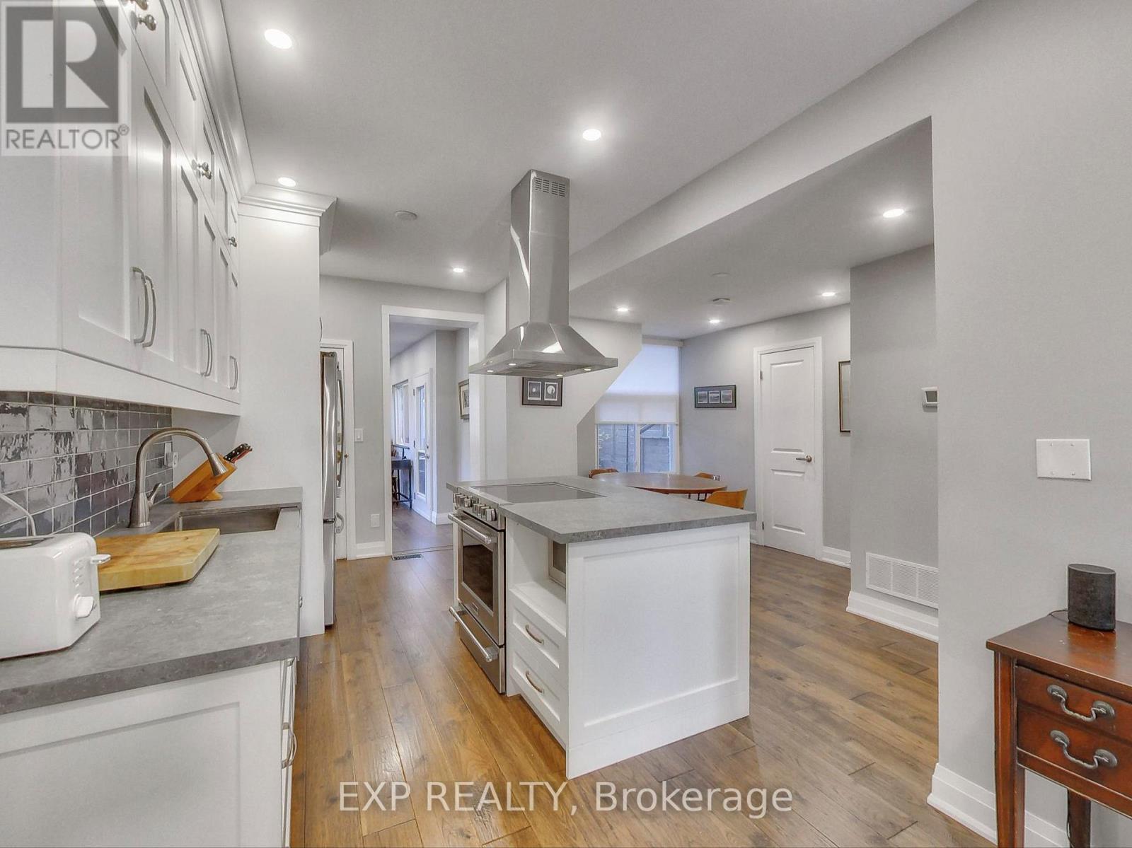 29 Cloverdale Road, Toronto, Ontario  M6N 3L6 - Photo 4 - W12519622