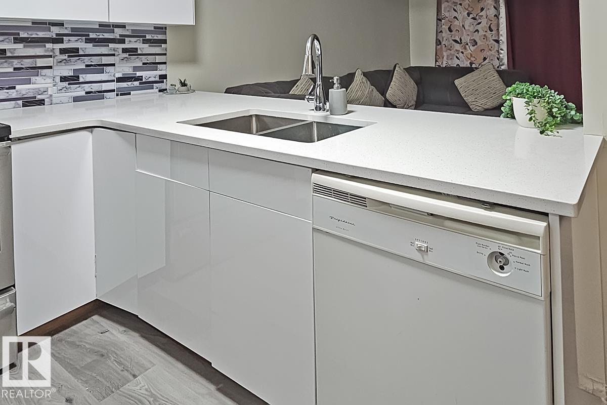 5531 163 Av Nw, Edmonton, Alberta  T5Y 3L2 - Photo 12 - E4465173