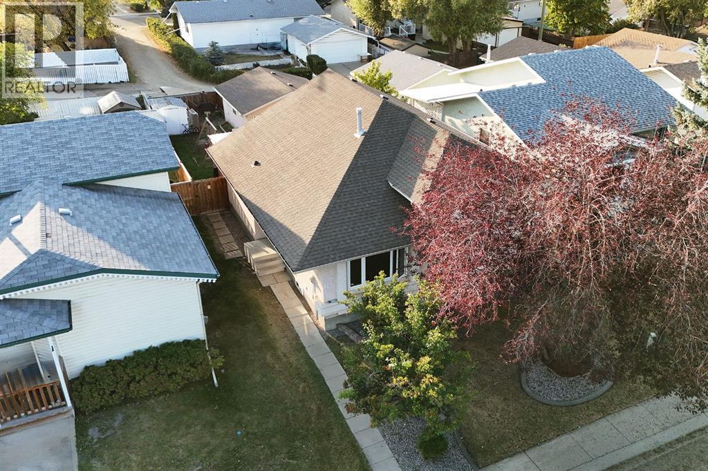 14 Edgington Avenue, Red Deer, Alberta  T4R 2K9 - Photo 4 - A2259870