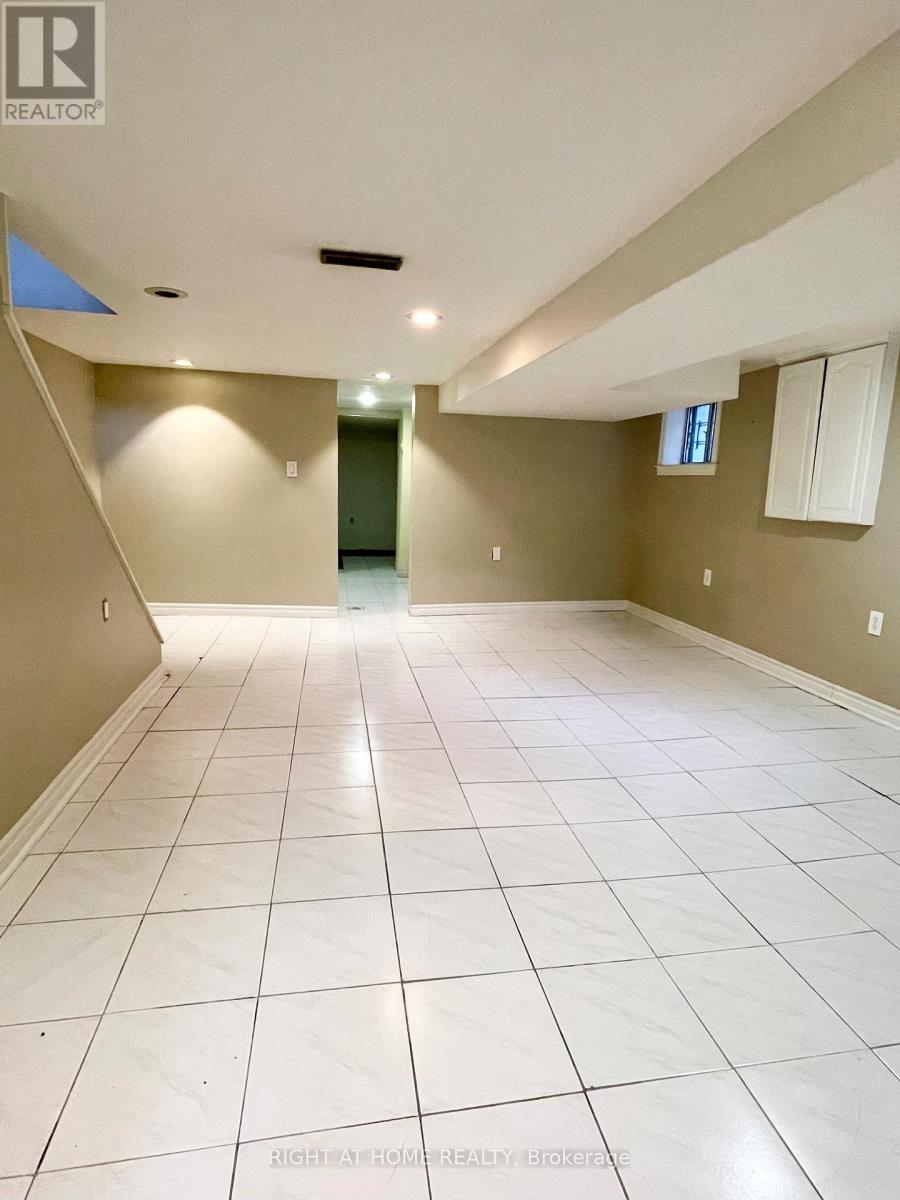 34 Woodington Avenue, Toronto, Ontario M4C 3J3 - Photo 11 - E12524916