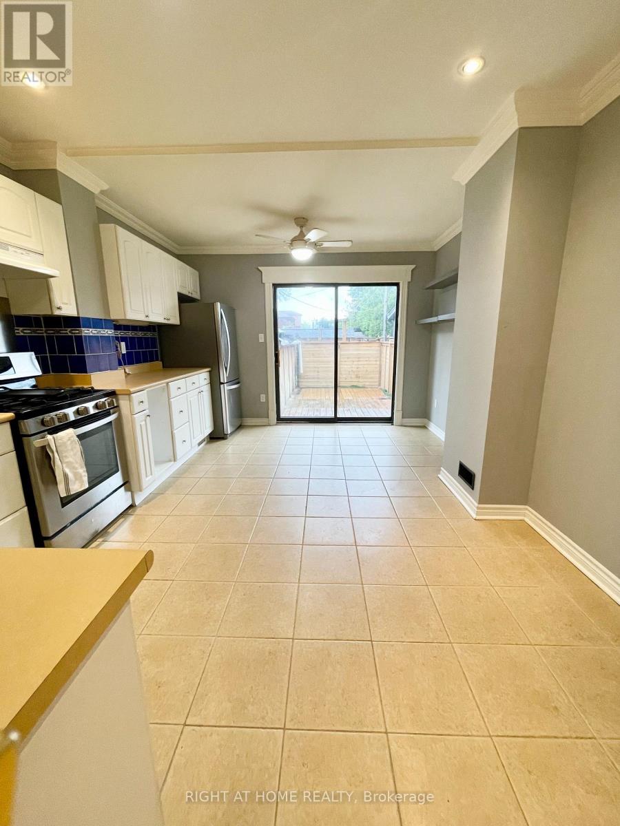 34 Woodington Avenue, Toronto, Ontario M4C 3J3 - Photo 3 - E12524916