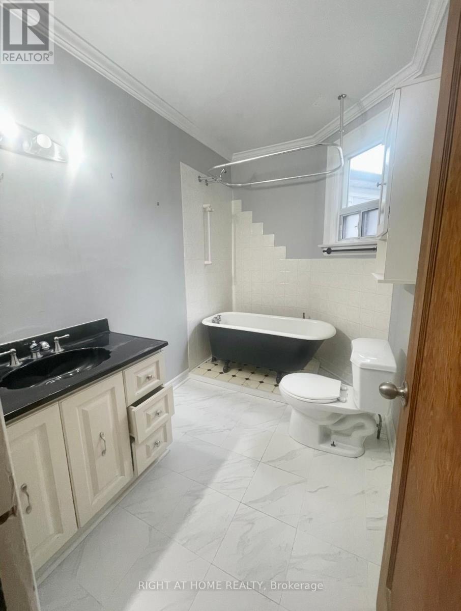 34 Woodington Avenue, Toronto, Ontario M4C 3J3 - Photo 9 - E12524916