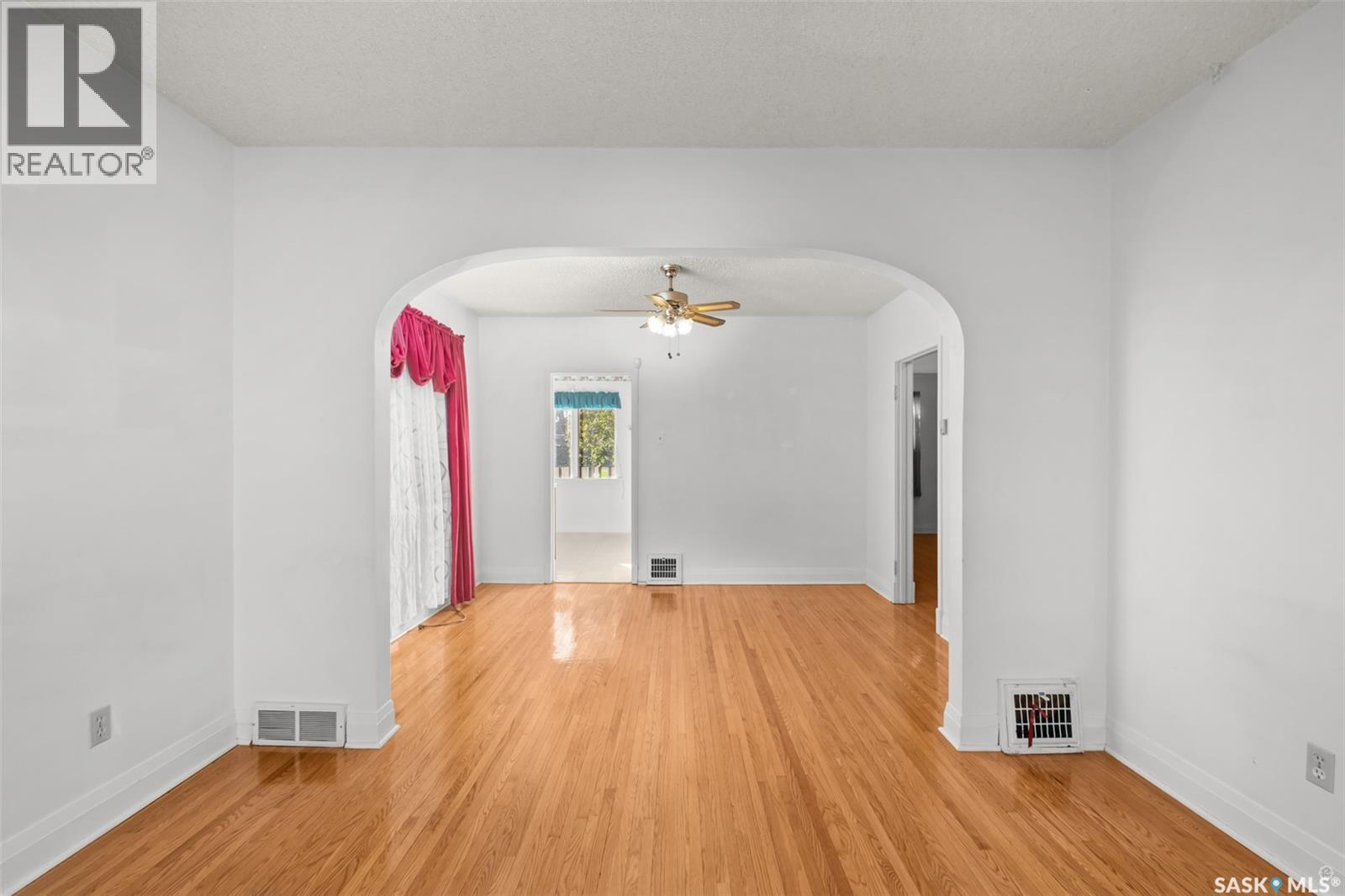 451 9th Street E, Prince Albert, Saskatchewan  S6V 0Y1 - Photo 3 - SK023673