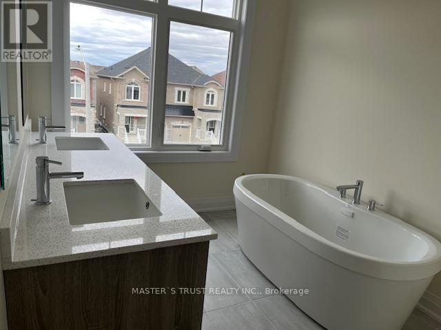 165 Seguin Street, Richmond Hill, Ontario  L4E 1N3 - Photo 9 - N12524914