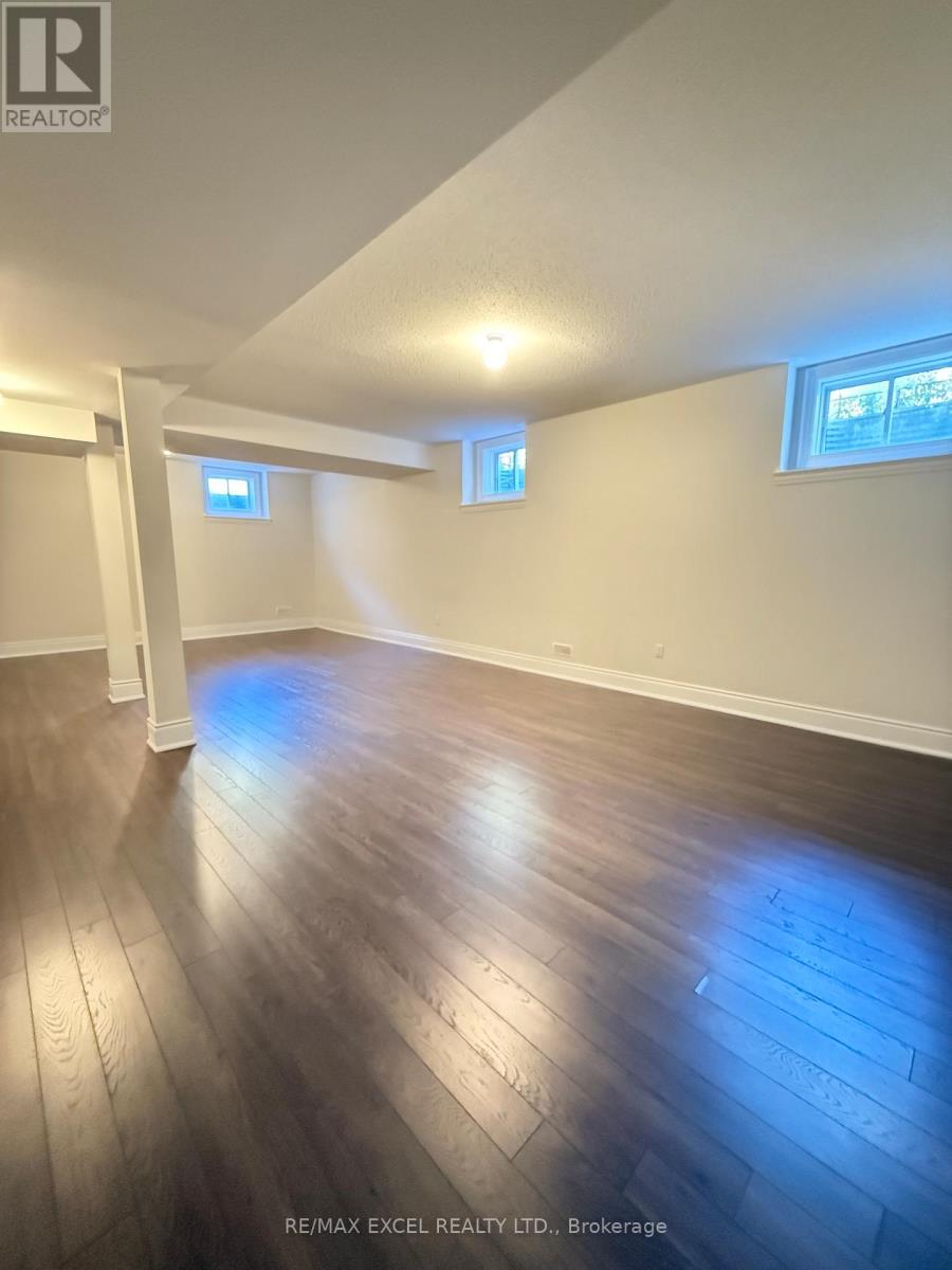 18 Macdonald Court, Richmond Hill, Ontario  L4E 4S3 - Photo 10 - N12524946